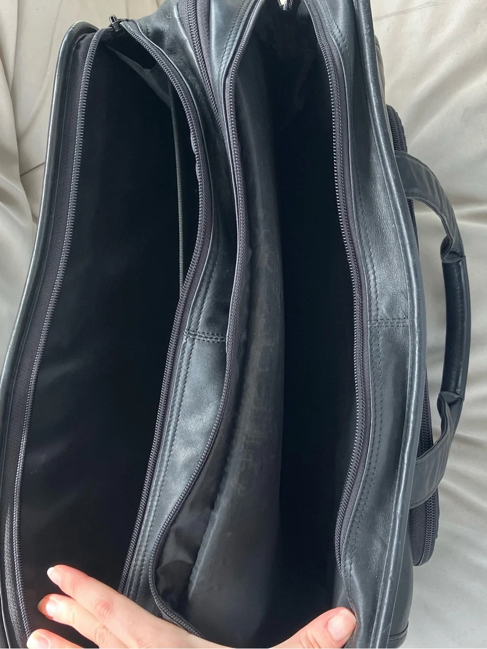 Victorinox men’s black leather laptop briefcase bag